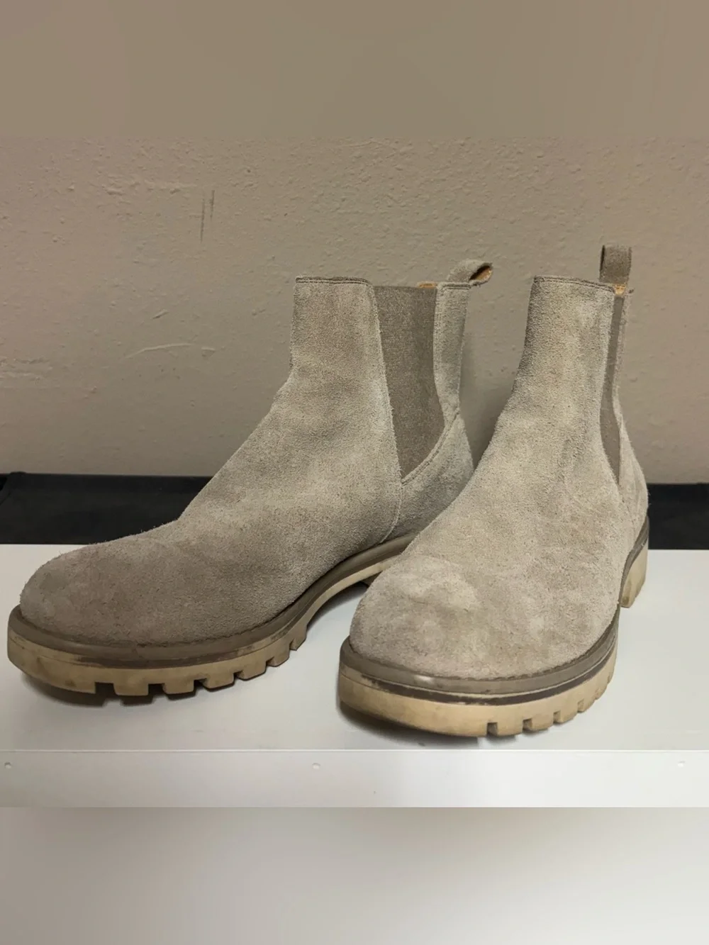 VINTAGE CROWN Suede Chelsea Boots